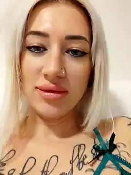 Snapshot of Fuck-Gina chatting on 4, 1, 2025 Fuck-Gina online show from 4, 1, 2025