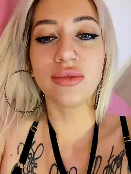 Snapshot of Fuck-Gina chatting on 5, 1, 2025 Fuck-Gina online show from 5, 1, 2025