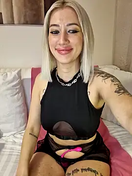 Snapshot of Fuck-Gina chatting on 1, 2, 2025 Fuck-Gina online show from 1, 2, 2025