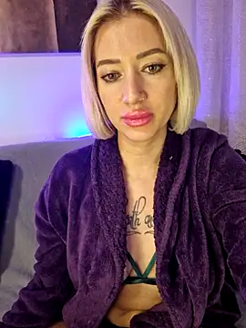 Snapshot of Fuck-Gina chatting on 2, 3, 2025 Fuck-Gina online show from 2, 3, 2025