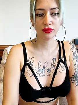 Snapshot of Fuck-Gina chatting on 11, 11, 2025 Fuck-Gina online show from 11, 11, 2025