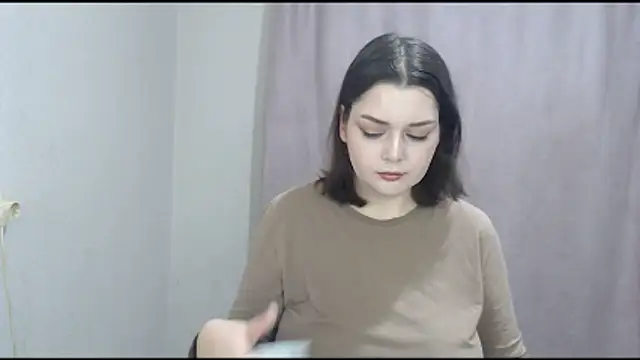 Snapshot of ohhhMie chatting on 14, 12, 2025 ohhhMie online show from 14, 12, 2025