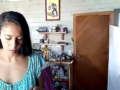 Snapshot of Luna-Natural chatting on 15, 12, 2024 Luna-Natural online show from 15, 12, 2024