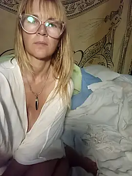 Snapshot of Luna-Natural chatting on 13, 2, 2025 Luna-Natural online show from 13, 2, 2025