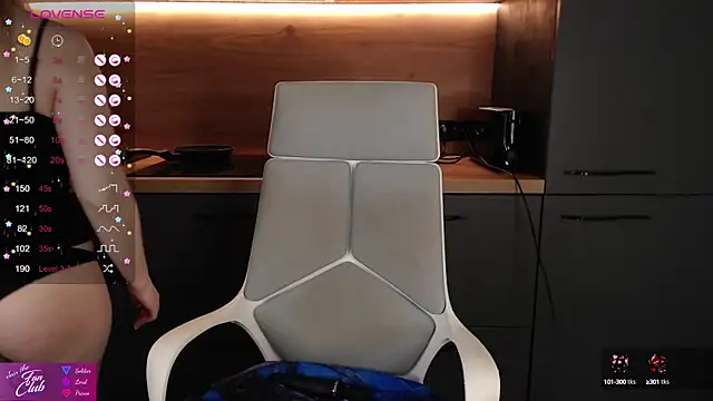 Emma Bryan online show from 10, 12, 2024