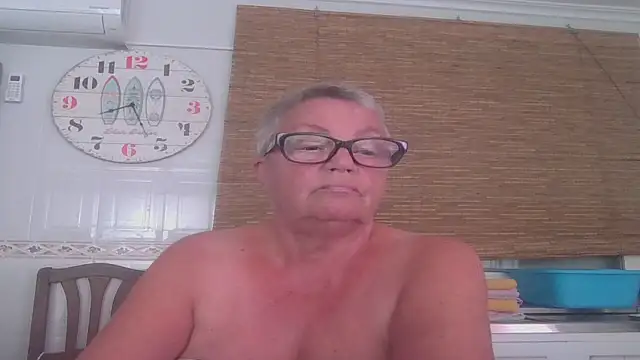 GrannyChrissy68 online show from 1, 11, 2025