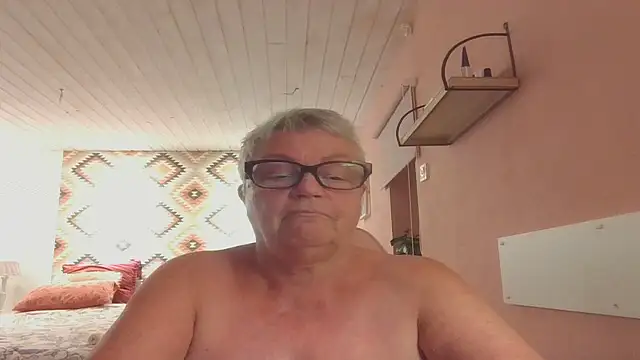 GrannyChrissy68 online show from 25, 11, 2025