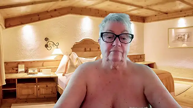 GrannyChrissy68 online show from 19, 12, 2025