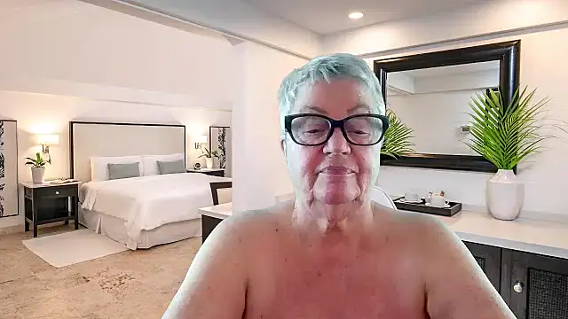GrannyChrissy68 online show from 22, 12, 2025