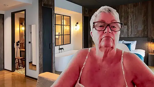 GrannyChrissy68 online show from 5, 2, 2026