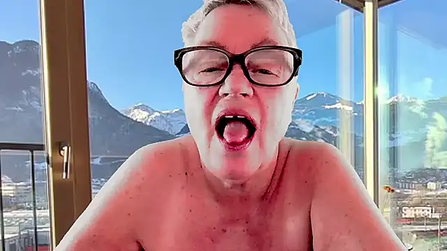 GrannyChrissy68 online show from 23, 2, 2026