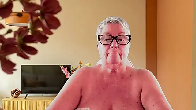 GrannyChrissy68 online show from 24, 2, 2026