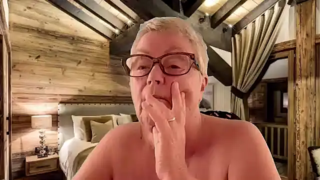 GrannyChrissy68 online show from 18, 3, 2026
