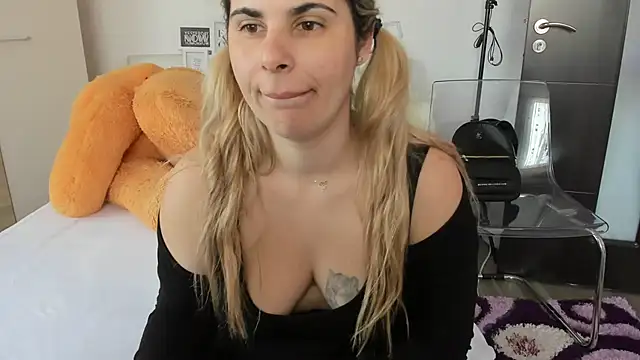 Snapshot of sweetemy4u chatting on 22, 3, 2025 sweetemy4u online show from 22, 3, 2025