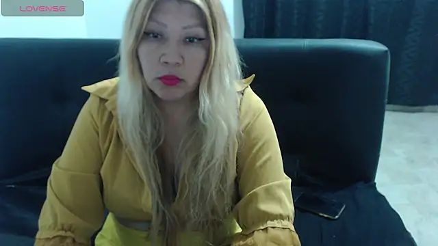 Snapshot of Dulce-Bella chatting on 12, 12, 2024 Dulce-Bella online show from 12, 12, 2024