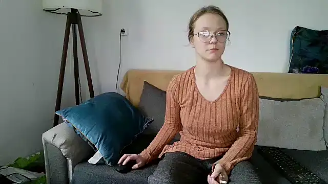 little-leni online show from 15, 12, 2025