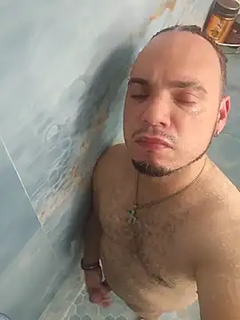 Snapshot of latinoflpr chatting on 15, 10, 2025 latinoflpr online show from 15, 10, 2025