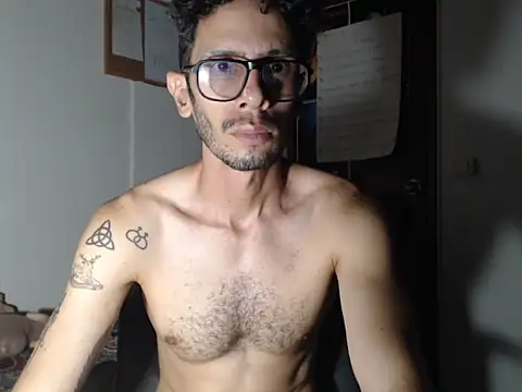 Snapshot of alisterxxx chatting on 9, 7, 2026 alisterxxx online show from 9, 7, 2026