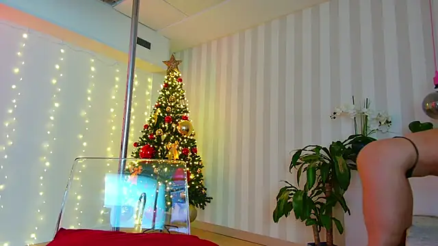 girl nextd00r online show from 13, 12, 2024