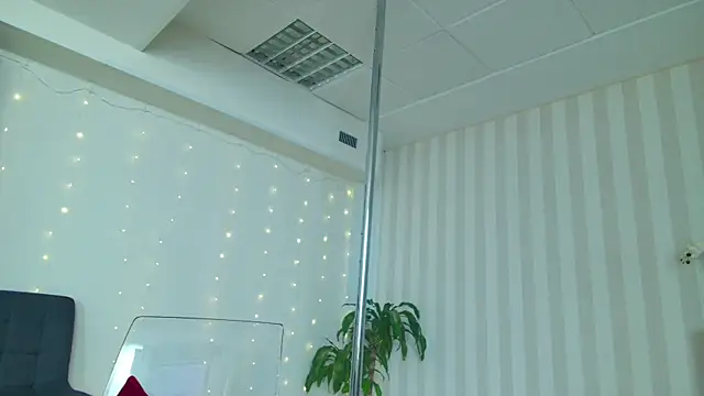 girl nextd00r online show from 7, 2, 2025