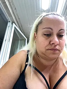 Snapshot of SabinaSweety chatting on 11, 9, 2025 SabinaSweety online show from 11, 9, 2025