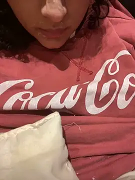 Snapshot of miaoberoi chatting on 2, 12, 2024 miaoberoi online show from 2, 12, 2024