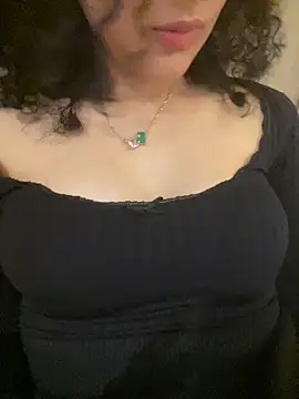 Snapshot of miaoberoi chatting on 17, 12, 2024 miaoberoi online show from 17, 12, 2024