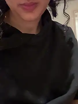 Snapshot of miaoberoi chatting on 19, 12, 2024 miaoberoi online show from 19, 12, 2024