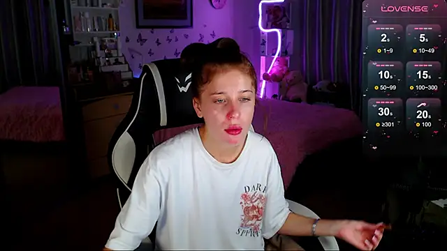 Snapshot of Kira_honeyy chatting on 9, 9, 2025 Kira honeyy online show from 9, 9, 2025