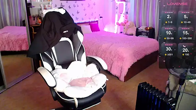 Snapshot of Kira_honeyy chatting on 13, 9, 2025 Kira honeyy online show from 13, 9, 2025