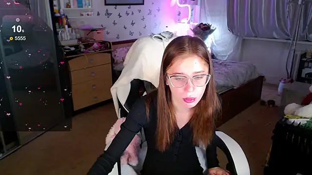 Snapshot of Kira_honeyy chatting on 9, 10, 2025 Kira honeyy online show from 9, 10, 2025