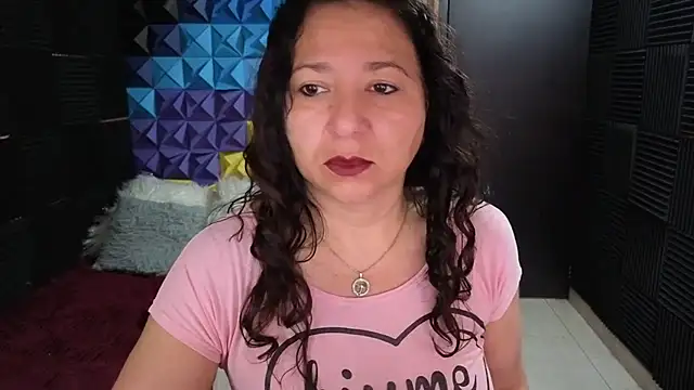 Snapshot of katifoxx chatting on 28, 10, 2025 katifoxx online show from 28, 10, 2025