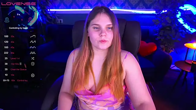 Snapshot of VinnaSky chatting on 4, 2, 2025 VinnaSky online show from 4, 2, 2025