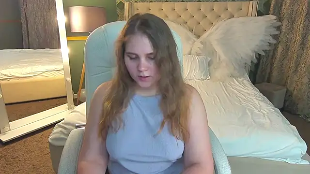 Snapshot of VinnaSky chatting on 6, 3, 2025 VinnaSky online show from 6, 3, 2025