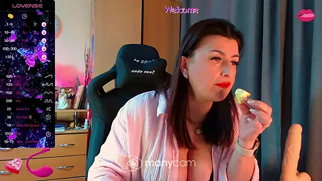 Snapshot of Hotangel75 chatting on 4, 2, 2025 Hotangel75 online show from 4, 2, 2025