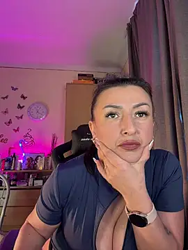 Snapshot of Hotangel75 chatting on 2, 4, 2026 Hotangel75 online show from 2, 4, 2026