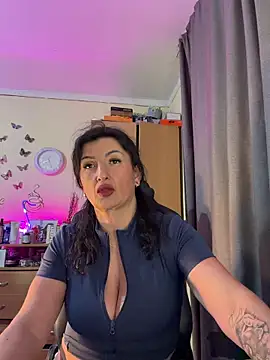 Snapshot of Hotangel75 chatting on 4, 4, 2026 Hotangel75 online show from 4, 4, 2026