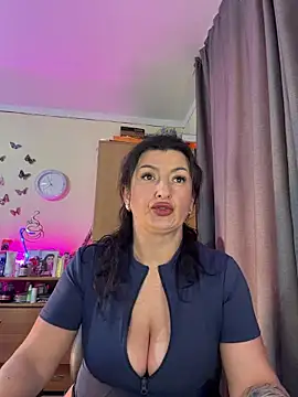 Snapshot of Hotangel75 chatting on 5, 4, 2026 Hotangel75 online show from 5, 4, 2026