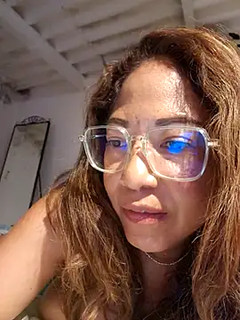 Snapshot of mila38 chatting on 18, 4, 2026 mila38 online show from 18, 4, 2026
