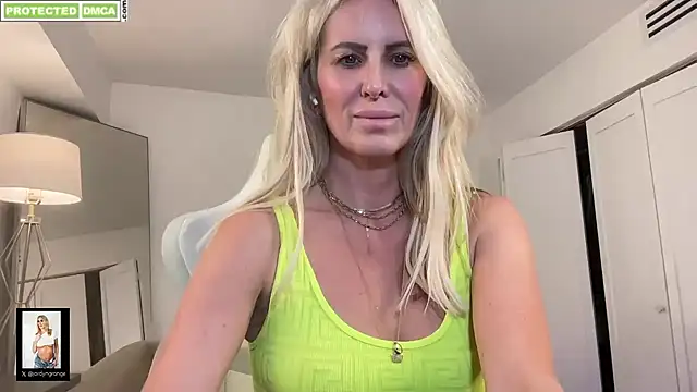 Snapshot of JordynGrange chatting on 1, 10, 2025 JordynGrange online show from 1, 10, 2025