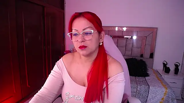 salomecastro  online show from 2, 10, 2025
