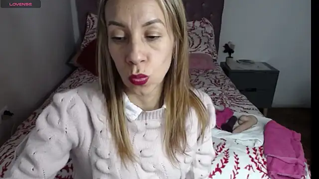 cristin doll  online show from 26, 11, 2025