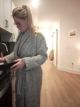 Snapshot of HollyTattoo chatting on 19, 2, 2025 HollyTattoo online show from 19, 2, 2025