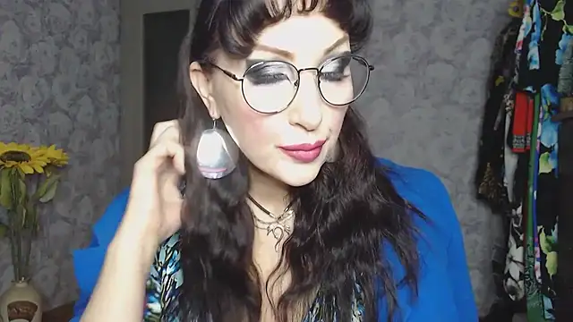 Snapshot of Aziza1 chatting on 4, 11, 2025 Aziza1 online show from 4, 11, 2025