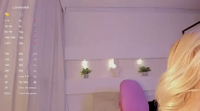 Snapshot of AshleyRoys chatting on 4, 2, 2025 AshleyRoys online show from 4, 2, 2025