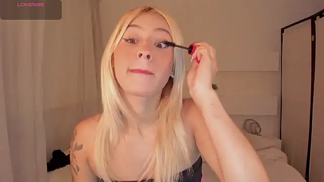 Snapshot of AshleyRoys chatting on 14, 3, 2025 AshleyRoys online show from 14, 3, 2025