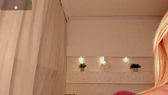 Snapshot of AshleyRoys chatting on 15, 3, 2025 AshleyRoys online show from 15, 3, 2025