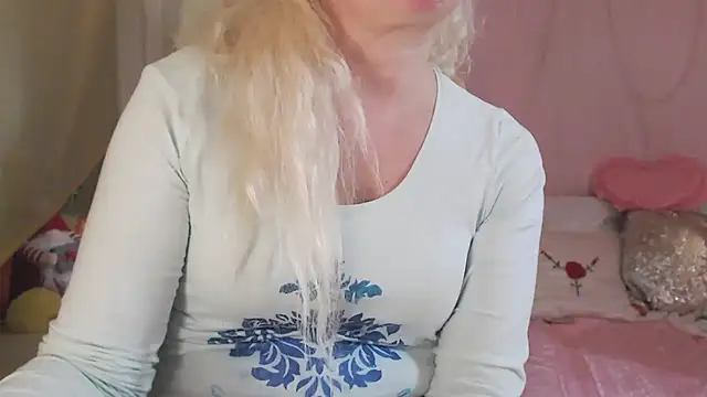 Snapshot of SunnySylvia chatting on 6, 2, 2026 SunnySylvia online show from 6, 2, 2026