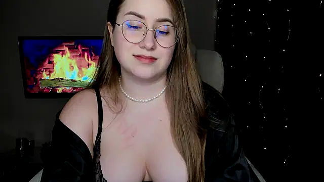 Snapshot of SeasonalSomeone chatting on 6, 2, 2025 SeasonalSomeone online show from 6, 2, 2025