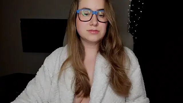 Snapshot of SeasonalSomeone chatting on 26, 10, 2025 SeasonalSomeone online show from 26, 10, 2025